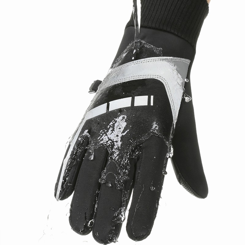 Windproof and Water Repellent Gloves Windproof and Water Repellent Gloves